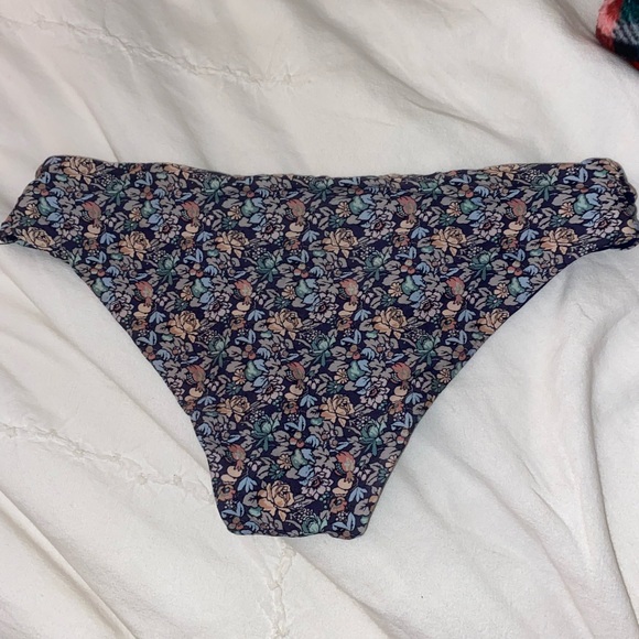 LSpace reversible bottoms - Picture 2 of 3